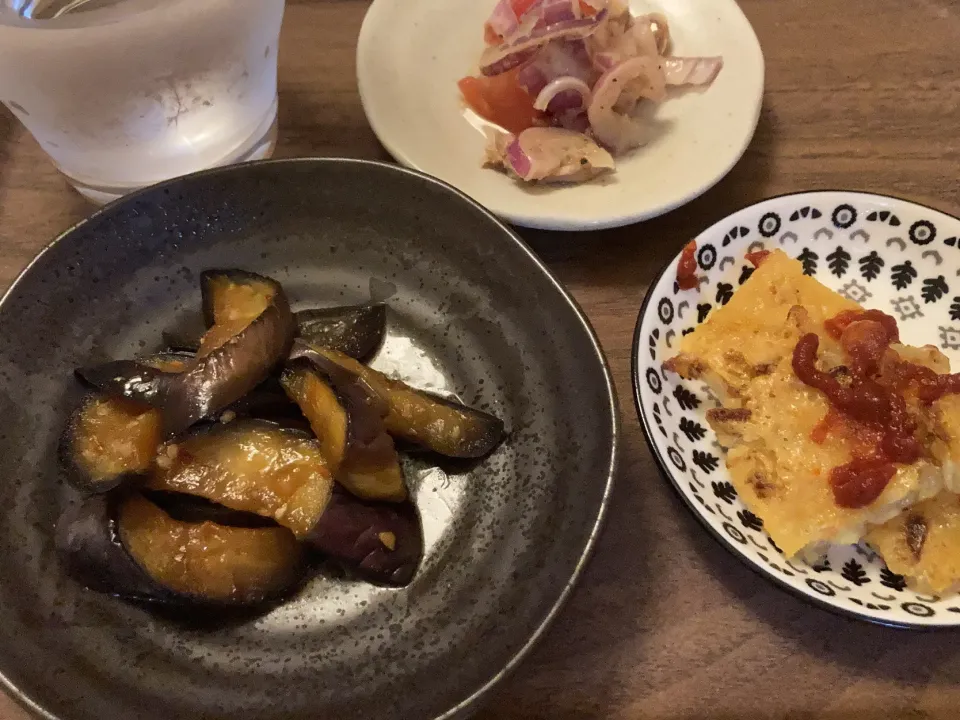 茄子の甘酢炒め🍆じゃがいもとチーズのガレット🥔🧀アーリーレッドとトマトとツナのやつ🧅🍅🐟|gunlove❤さん