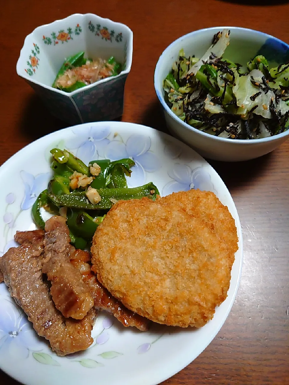 牛肉スタミナ焼き
コロッケ
レンチンキャベツのひじき和え
オクラおひたし|ぱやさん