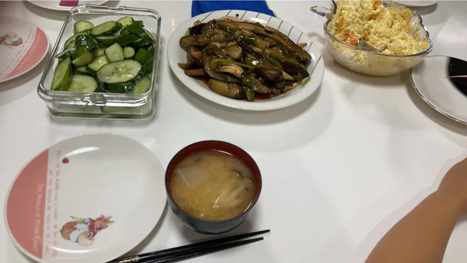 晩御飯☆麻婆茄子☆胡瓜の浅漬け（レモスコ味）☆ポテトサラダ☆みそ汁（大根、キャベツ、しめじ）|Saharaさん