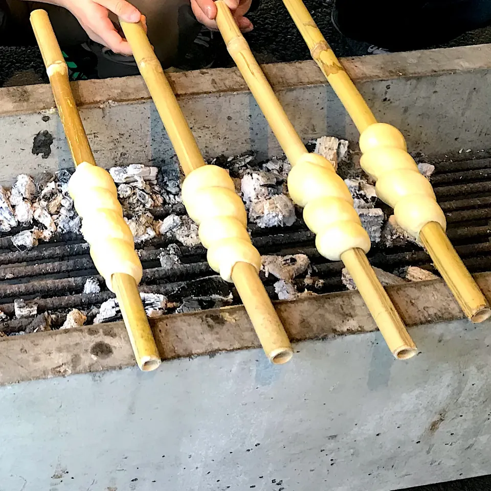 キャンプにおすすめ！棒焼きパン♬|YoShiさん