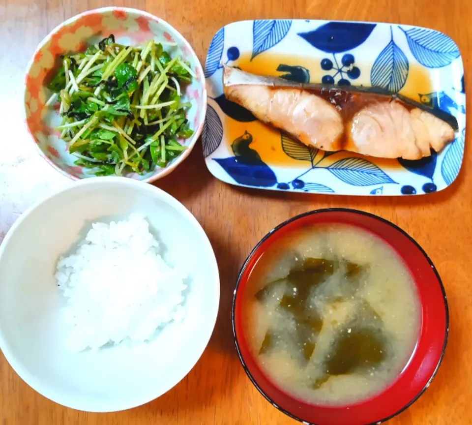 2022 0617　鰤のポン酢煮　豆苗ナムル　なめことわかめのお味噌汁|いもこ。さん