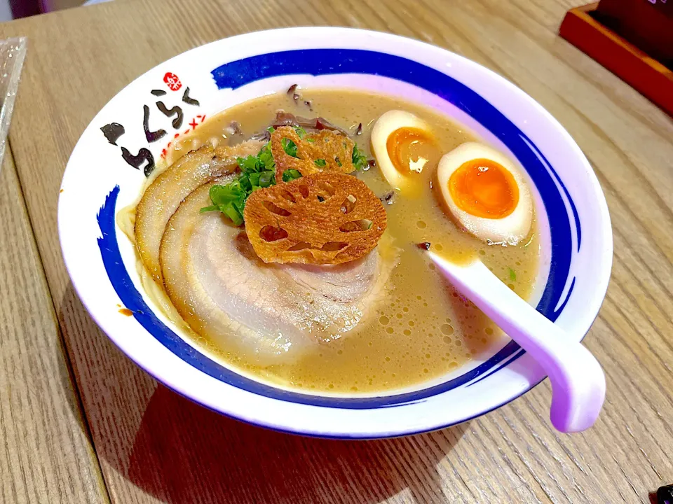 Ramen in pork bone soup|skyblueさん