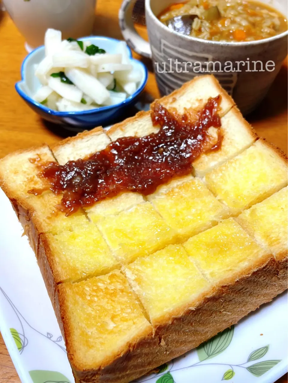 ＊シンプル角食にハニーバター&栗ペースト❤︎夏野菜大麦スープ＊|ultramarineさん