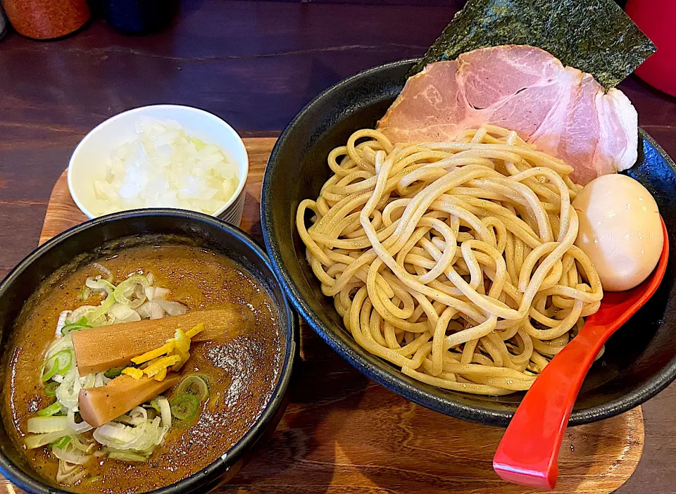 地元人気店で濃厚つけ麺|須佐 浩幸さん