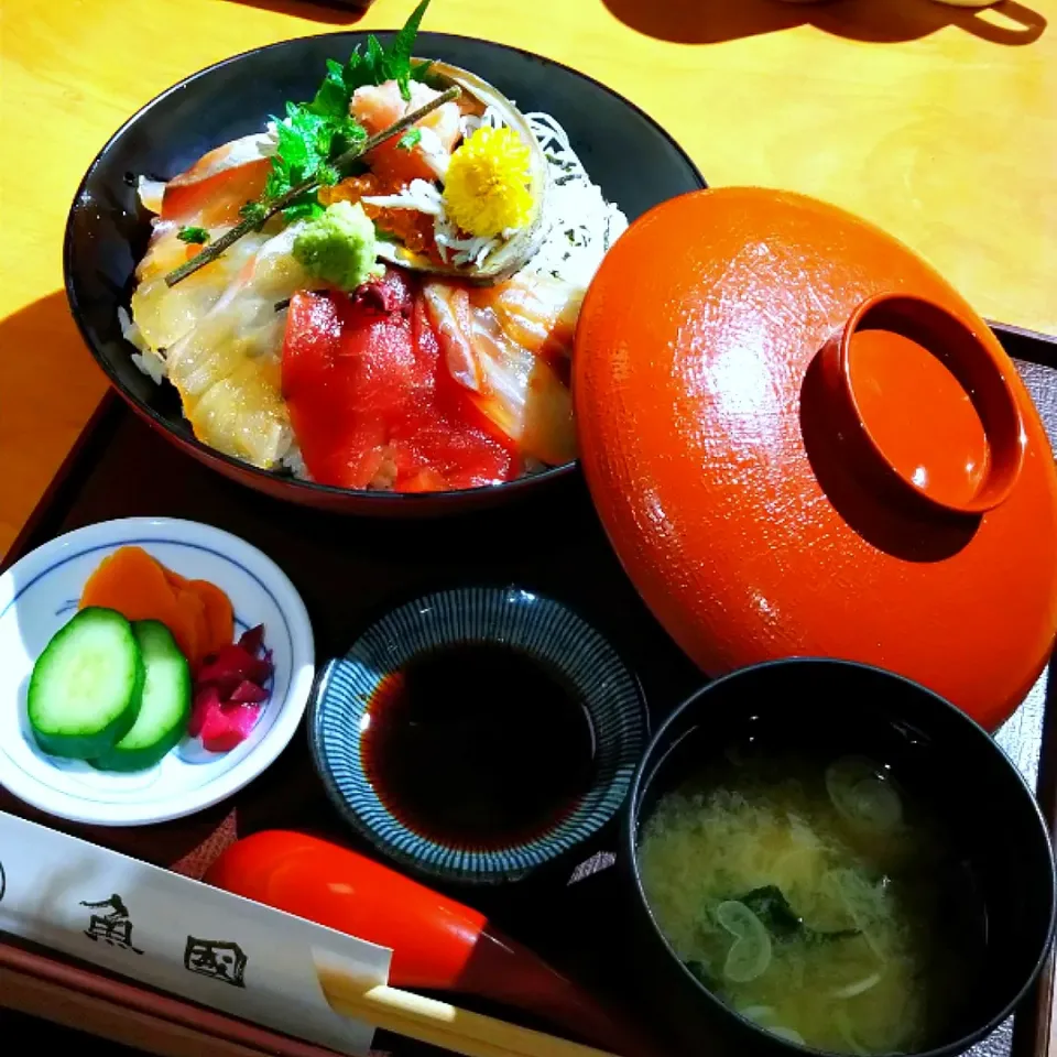 小田原で海鮮丼|じょうさん