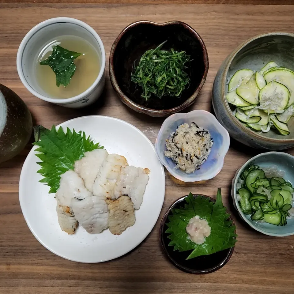 20220619
鱧の白焼き
鱧子の塩麹漬け
鱧笛と胡瓜の酢の物
鱧の肝吸
おかひじきの胡麻和え
卯の花
ズッキーニのナムル|noccoさん