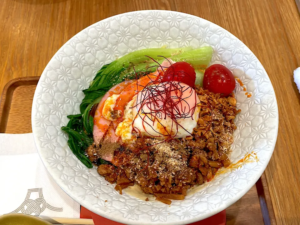 Snapdishの料理写真:河口湖　TOKORO  CAFE&BARの冷やし坦々麺|hiroeさん