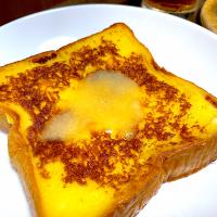【朝食】フレンチトースト　ルレクチエのジャムを乗せて