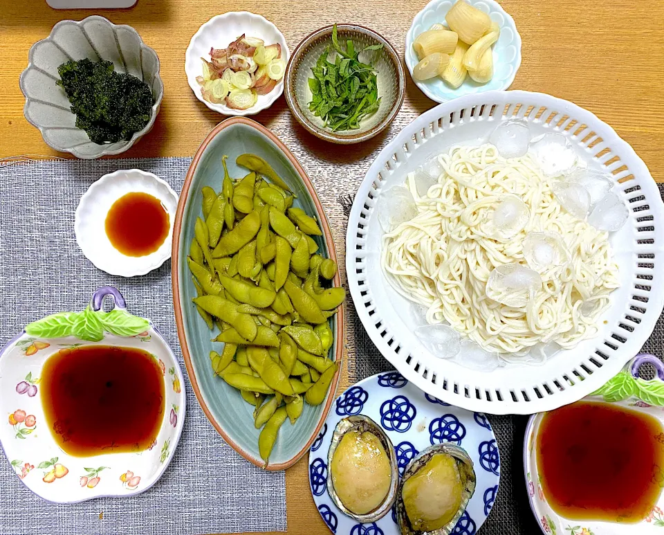 暑すぎる☁️😛自家栽培しそのひやむぎ、祖父の枝豆、鮑ステーキ、うみぶどう、祖母のらっきょう漬|1614さん