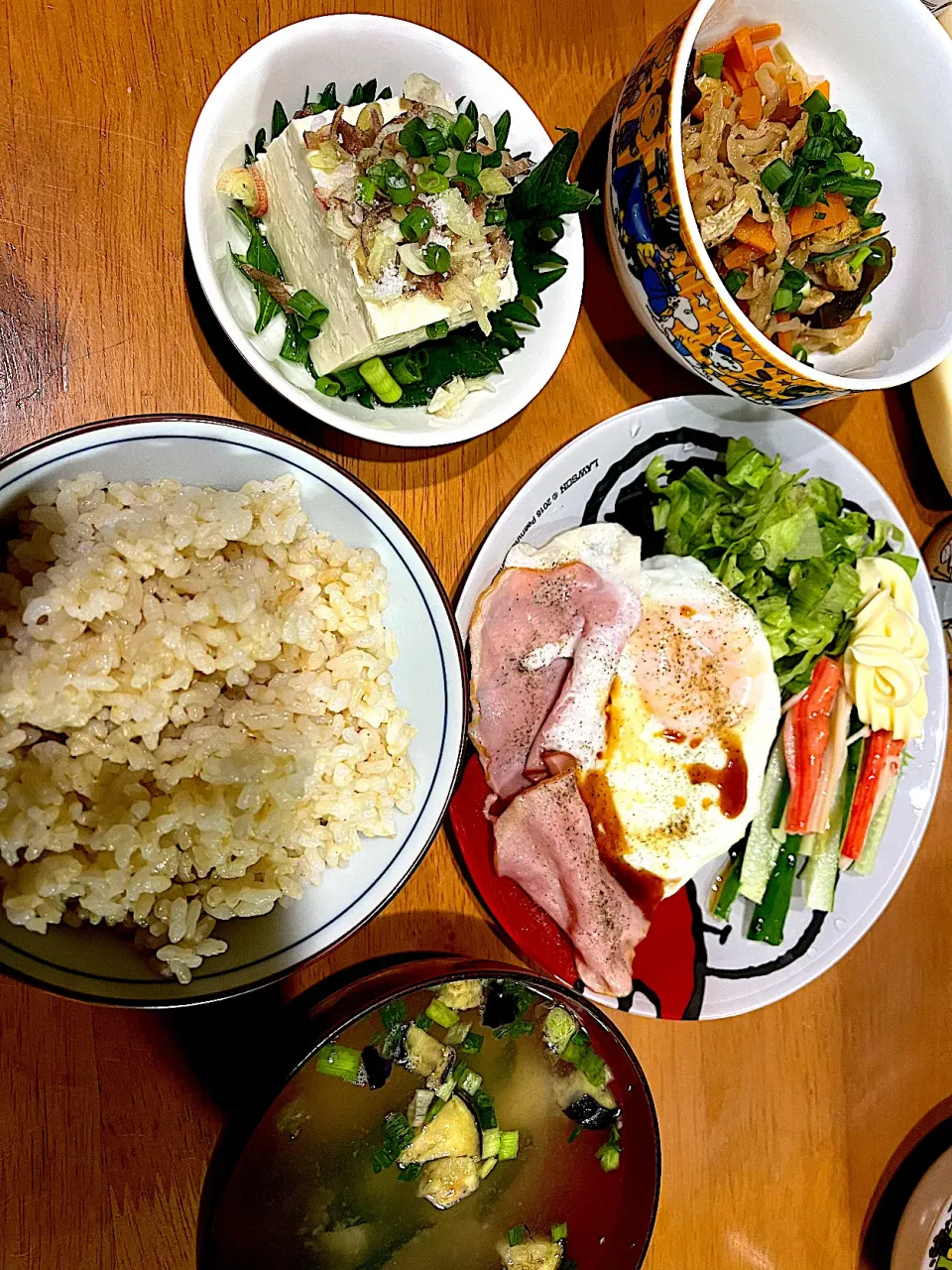 Snapdishの料理写真:今日も夏の味がした #夕飯　ロウカット玄米ご飯、しそミョーガ冷奴、ハムエッグ、レタスカニカマキューリサラダ、切干大根、揚げ茄子味噌汁|ms903さん