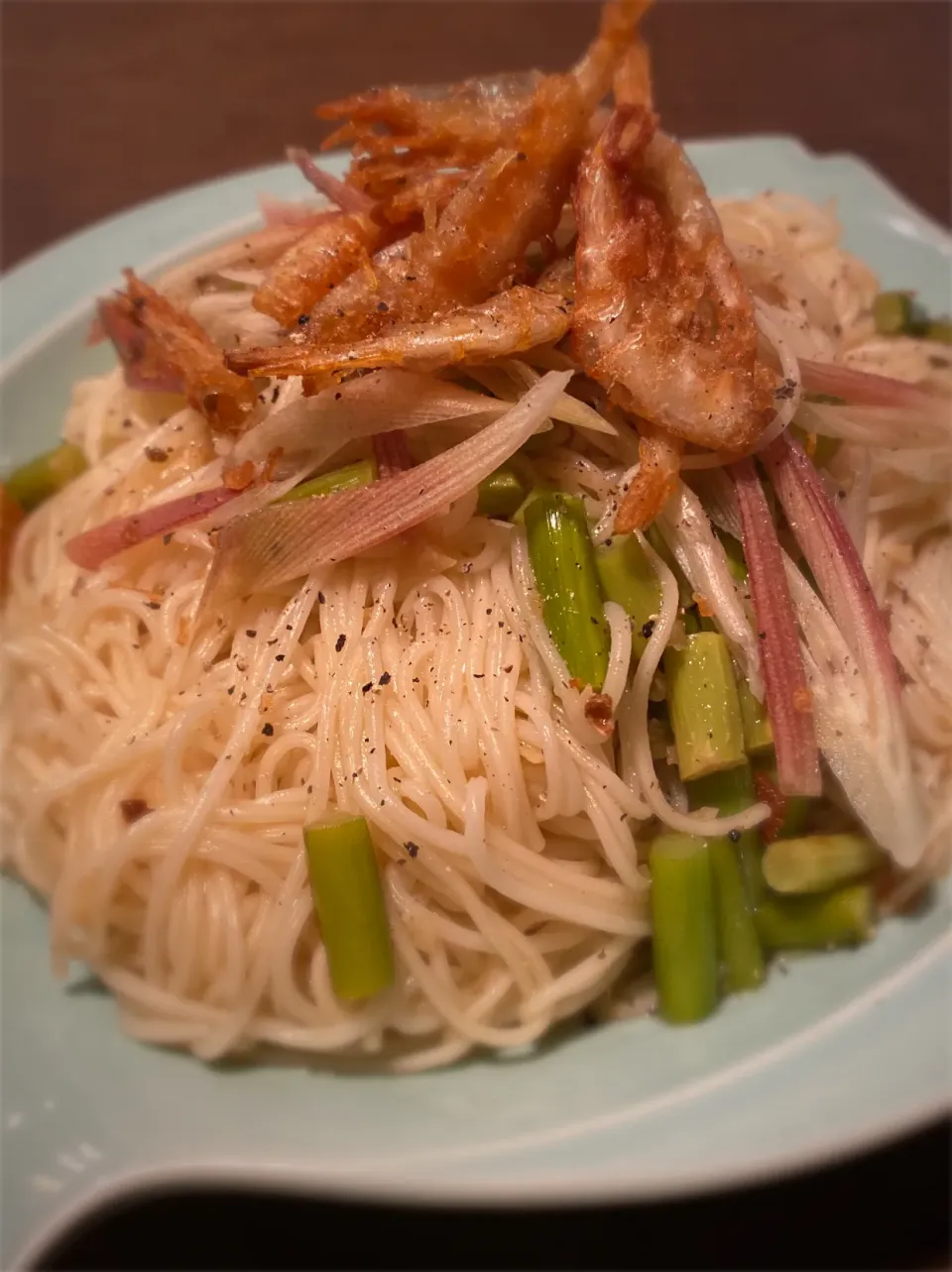 にんにくの芽と白エビの油素麺|へろへろさん