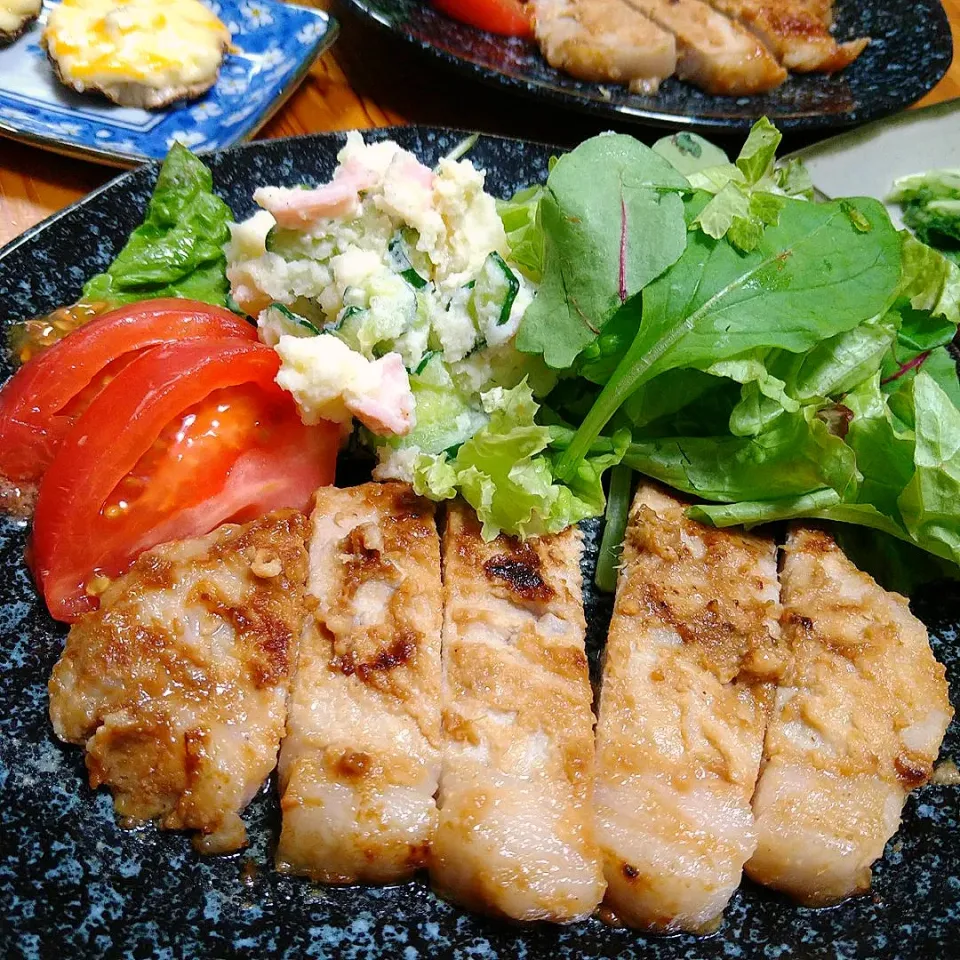 豚ロース肉の味噌漬け焼き🐽|とまと🍅さん