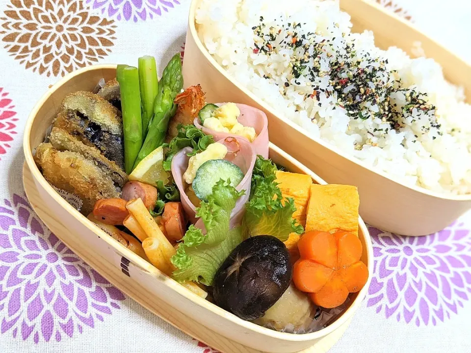 Snapdishの料理写真:Blueberryさんのお弁当〜ハムポテトサラダと茄子のはさみ揚げと海老フライ弁当〜|f.1125beさん