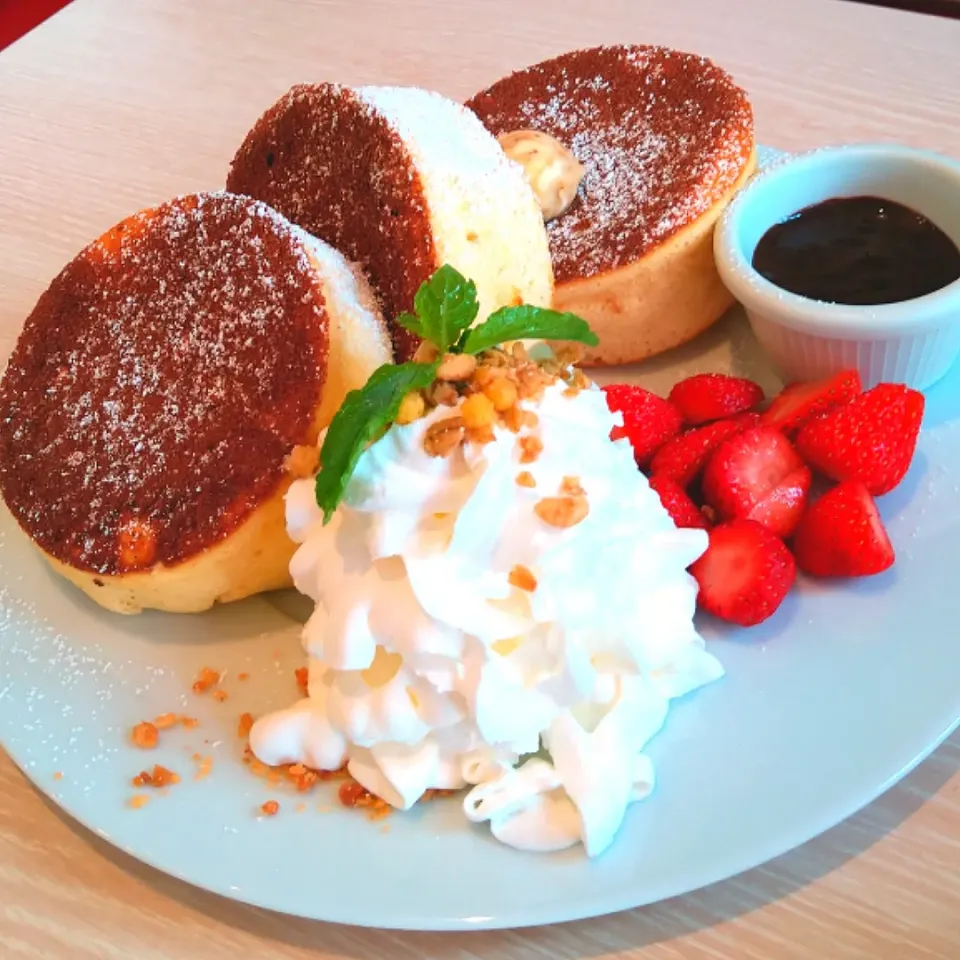 フレッシュ苺のチョコフォンデュパンケーキ🥞🍓|じょうさん