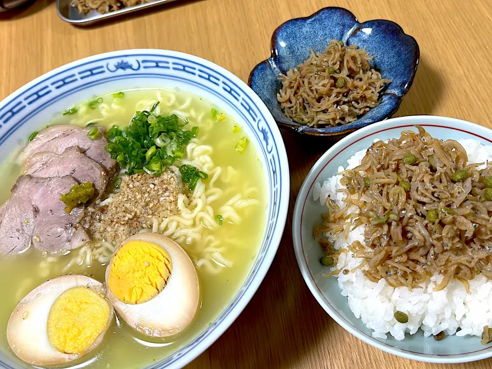 ちりめん山椒ご飯✨煮卵・チャーシュー塩ラーメン🍜|こうさん