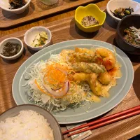 Snapdishの料理写真:エビマヨ定食|yuyuyuさん