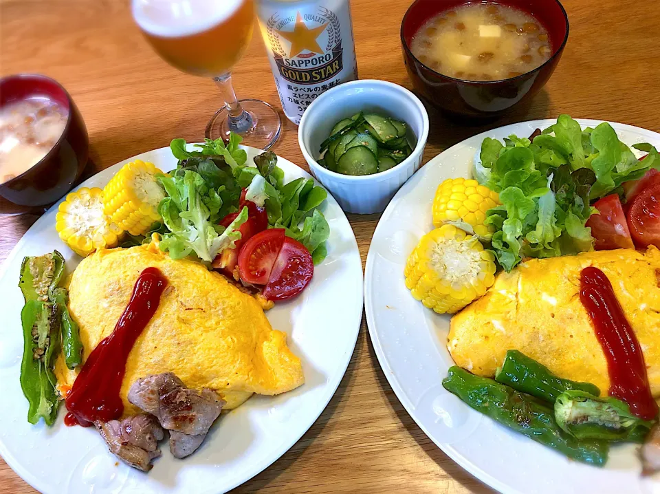 Snapdishの料理写真:オムライスプレート　鶏とシシトウのソテー　なめこと豆腐の味噌汁|じゅんさんさん