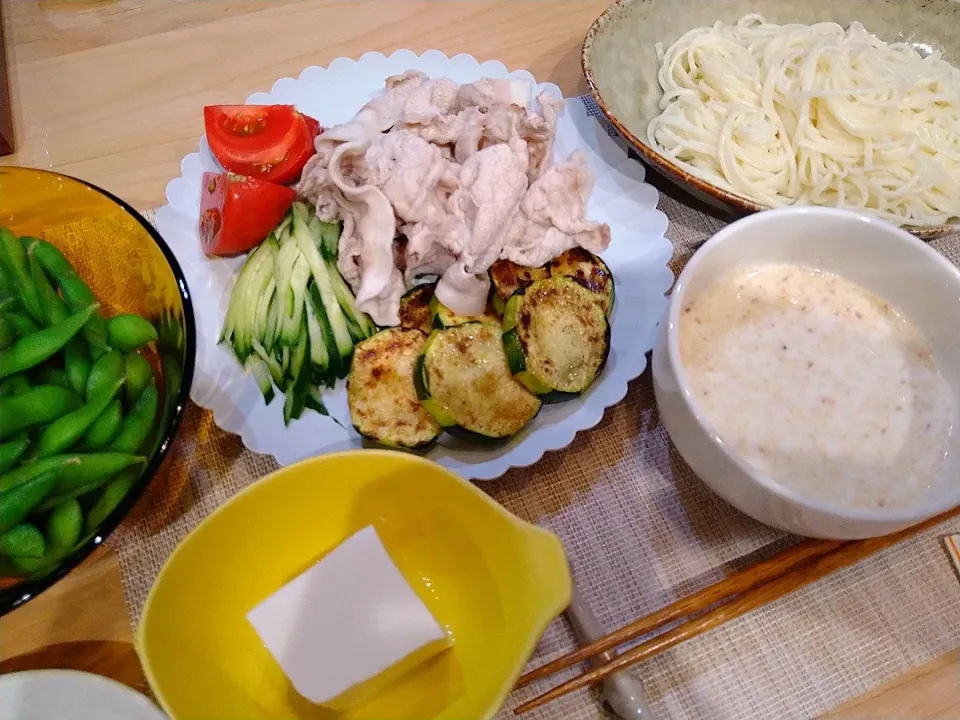 Snapdishの料理写真:オカベの麺
  牛乳＆すりゴマ＆鶏ガラスープで白湯風冷麺|A-YA-YA-YAさん