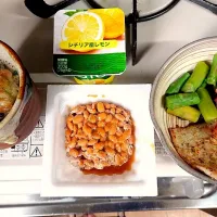 Snapdishの料理写真:とりあえず発酵食品摂取朝ごはん|ぴかさんさん