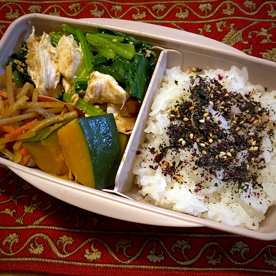 鶏ささみとほうれん草の胡麻和えと、きんぴら牛蒡と、南瓜の煮物と、ふりかけご飯弁当|もえさん