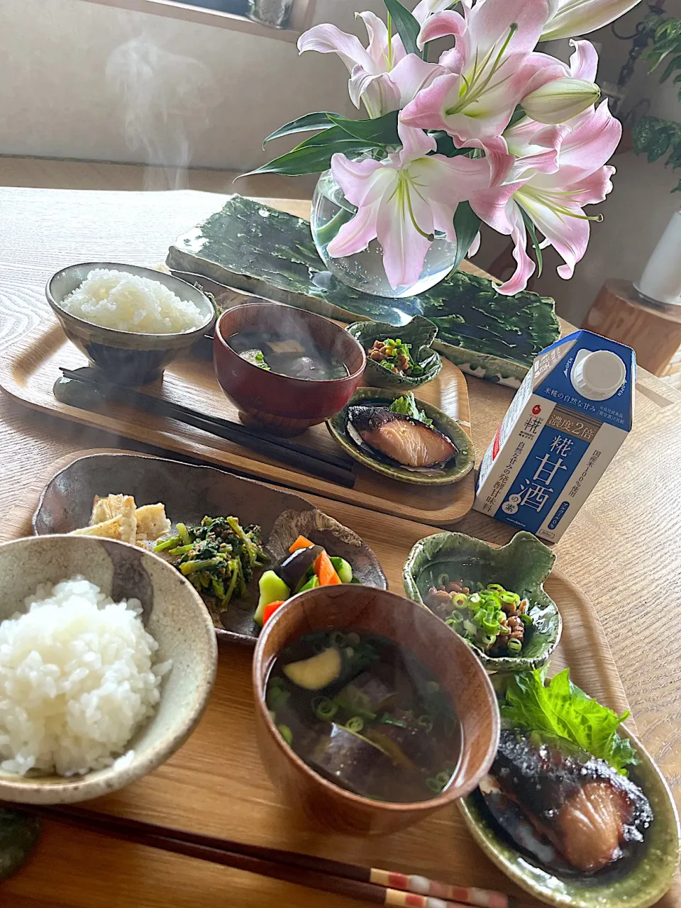 朝食　糀甘酒と八海山酒粕の鰤粕漬け　うどの天ぷら　ほうれん草胡麻和え　野菜の浅漬け　茄子の味噌汁　納豆|izunさん