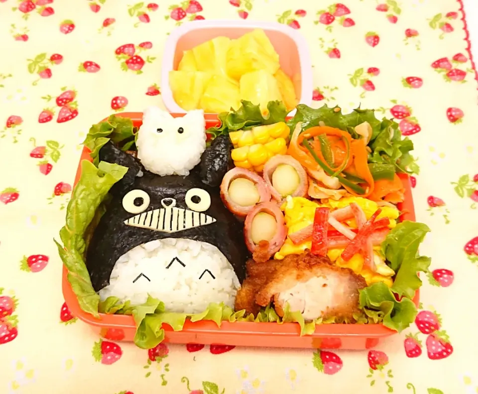 トトロおにぎり弁当❤️|みちゅあしさん