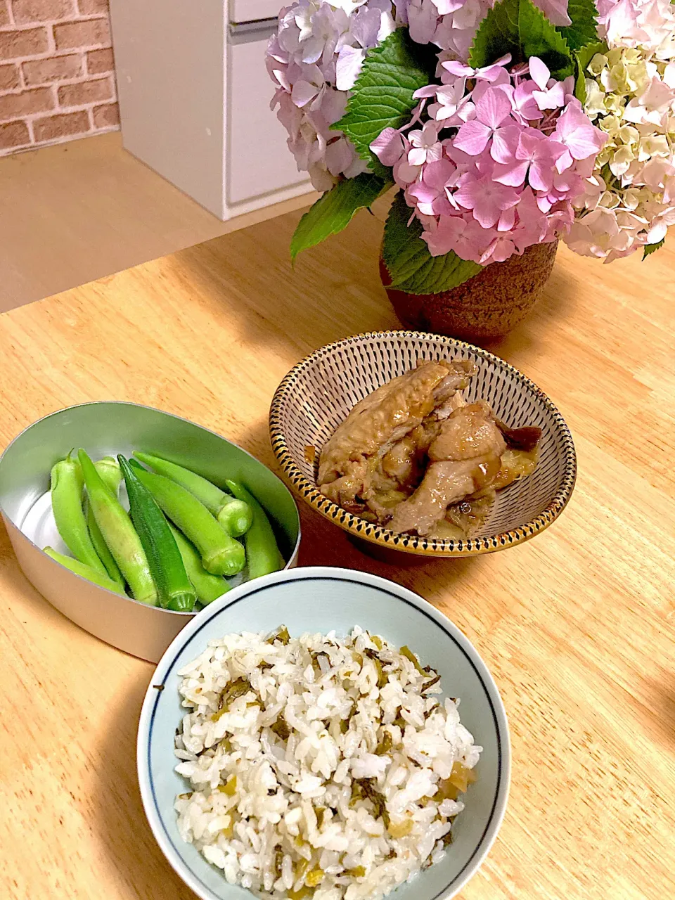 高菜ご飯♡茹でオクラ♡鶏手羽の甘辛煮|さくたえさん