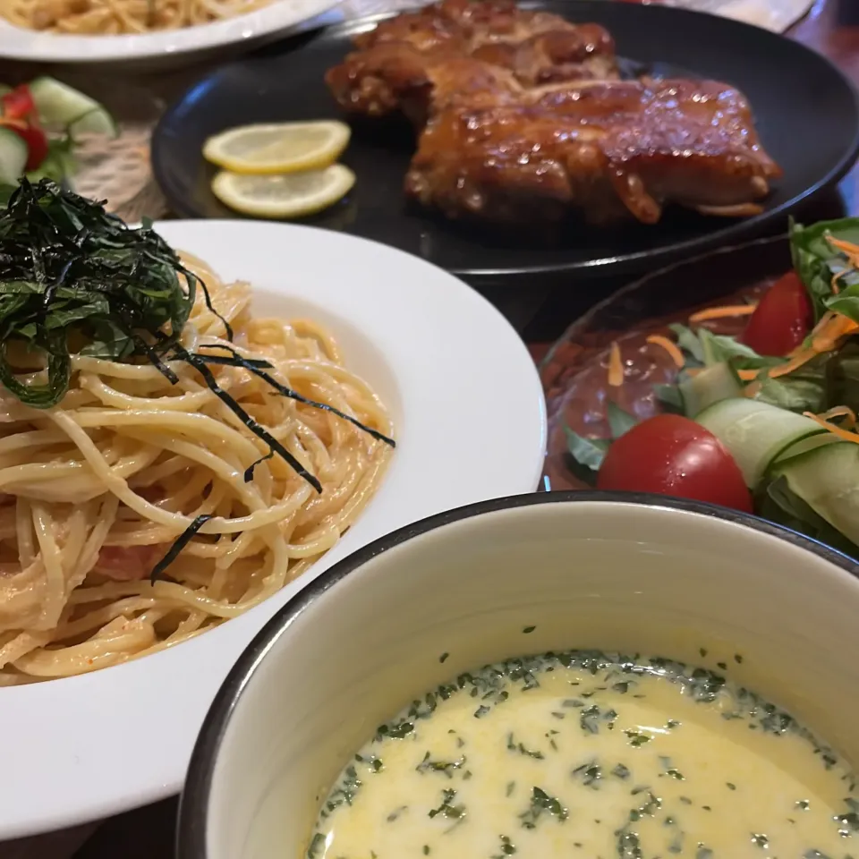 明太子パスタとパリパリチキンの晩御飯🍝|mokoさん