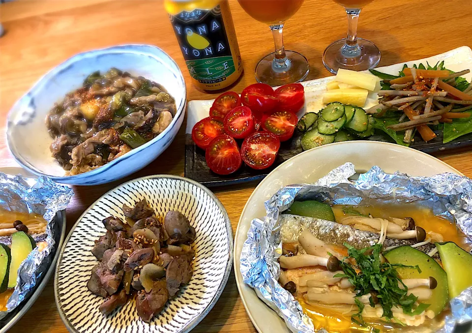 鮭とキノコのホイル焼き　鶏肝の煮物　豚と茄子とピーマンの炒め煮　キンピラごぼう|じゅんさんさん