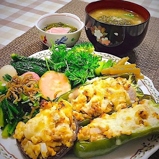 Snapdishの料理写真:今日の夕ごはん ピーマンと椎茸の肉づめ|riko30294さん