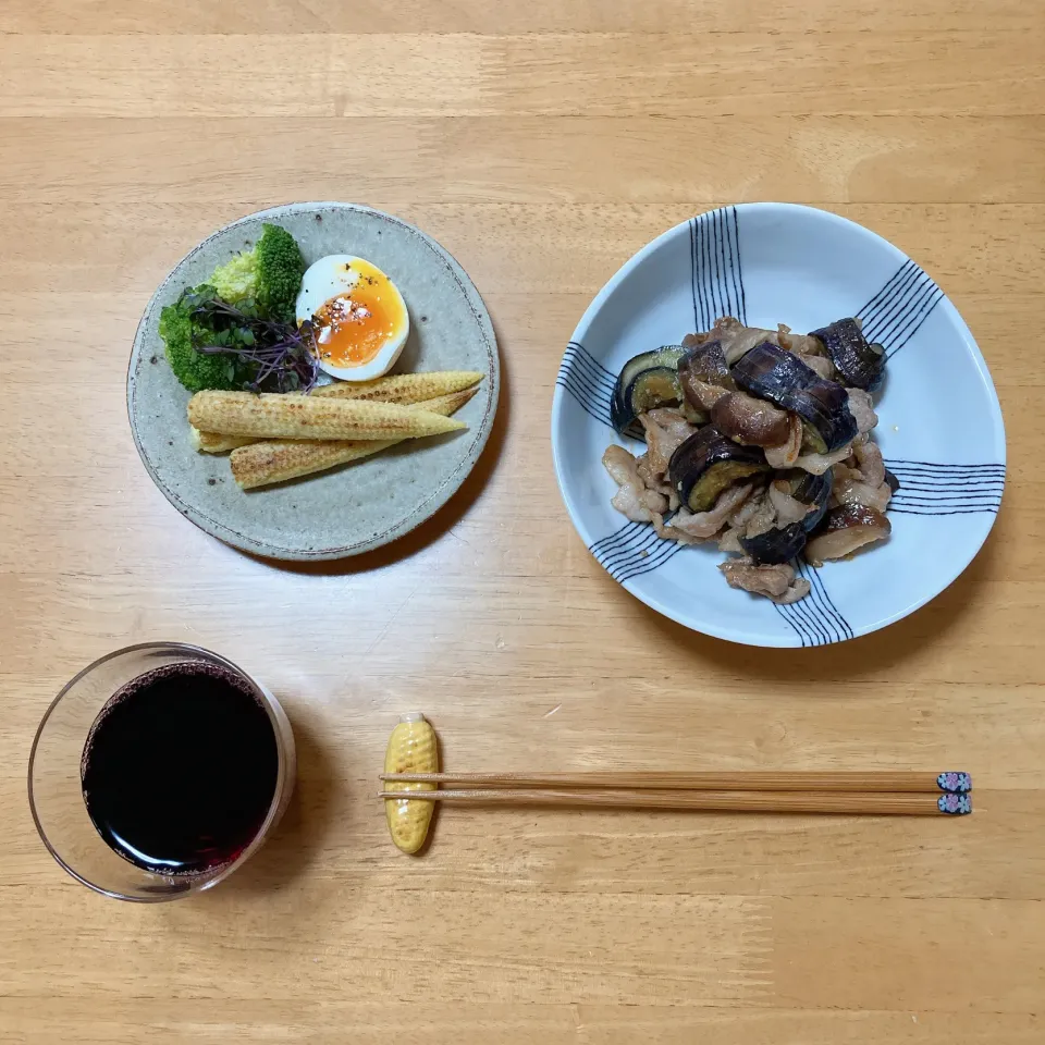 Snapdishの料理写真:ヤングコーンの塩バター焼きと　　　　　茄子と豚肉の甘辛炒め🌽🍆|ちゃみこさん