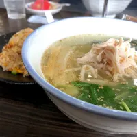 Snapdishの料理写真:宇都宮麺屋ブーン納豆チャーハン鶏塩わさびラーメン|yamaさん