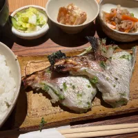 Snapdishの料理写真:鯛かまの塩焼き|yuyuyuさん