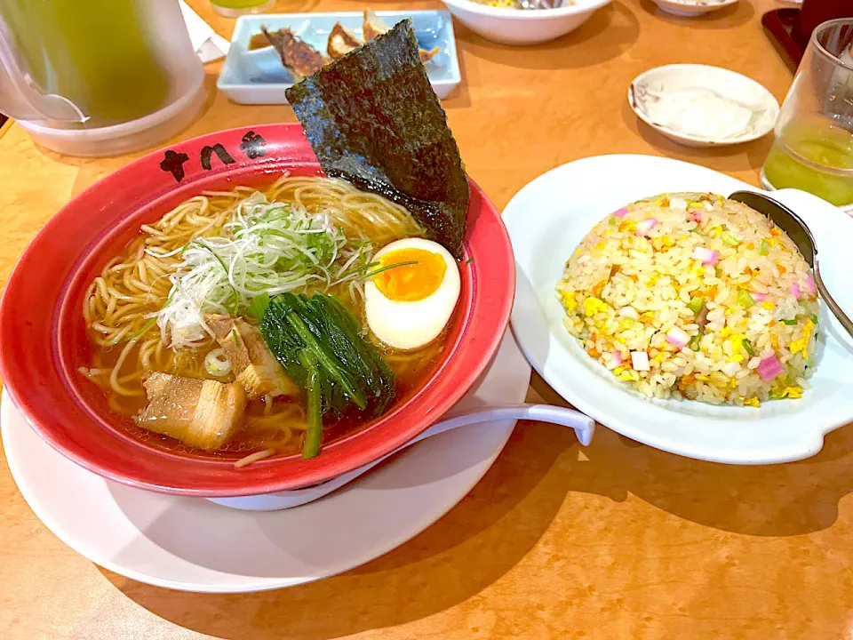 十八番　しょうゆラーメンとチャーハン|コージ💫さん