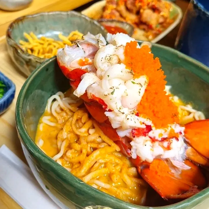 Noodles in curry soup topped with lobster. (Thai food but Jap. style)|Boomerangさん