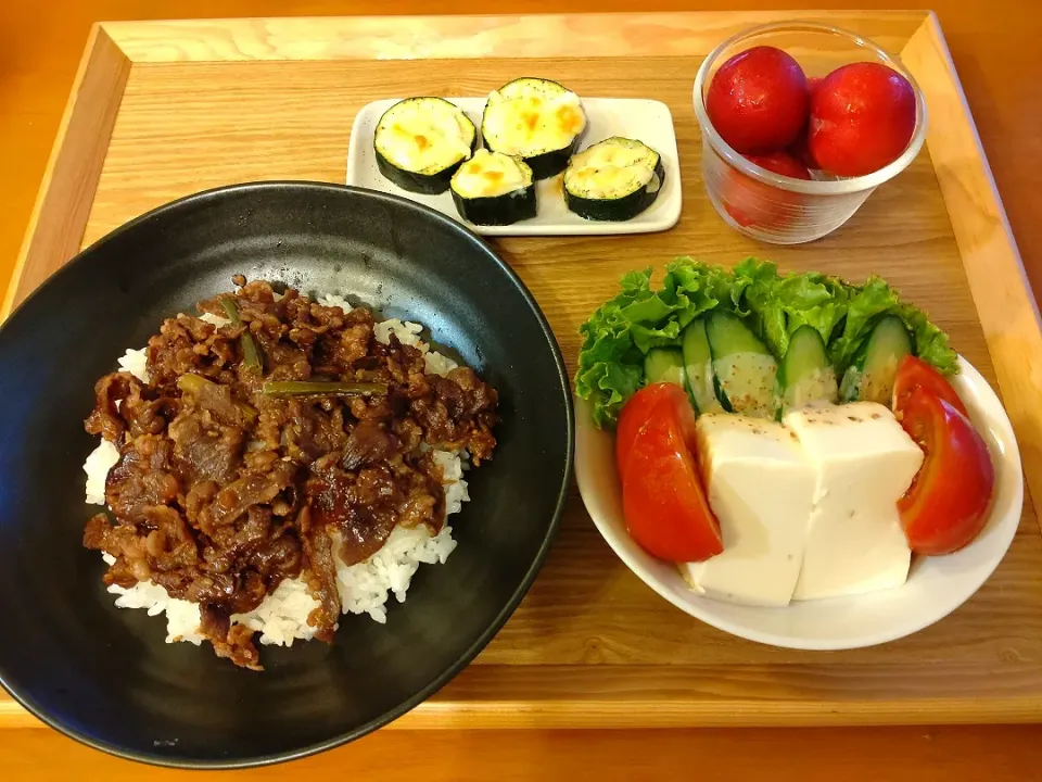 ☆牛プルコギ丼
☆豆腐サラダ
☆ズッキーニチーズ焼き
☆プラム|chikakoさん