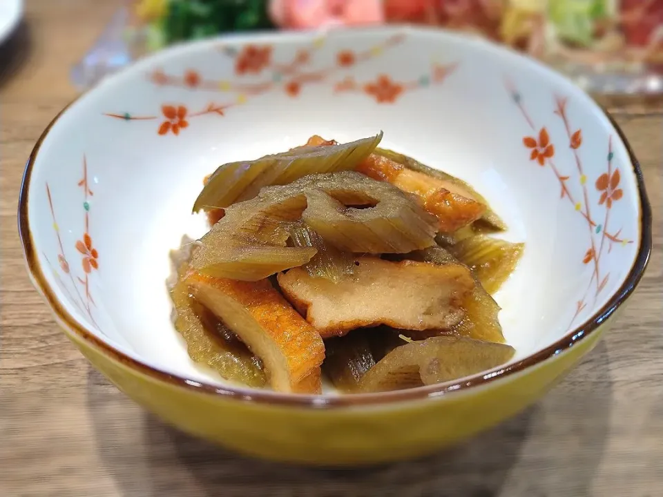 秋田ふきとさつま揚げの煮物|古尾谷りかこさん