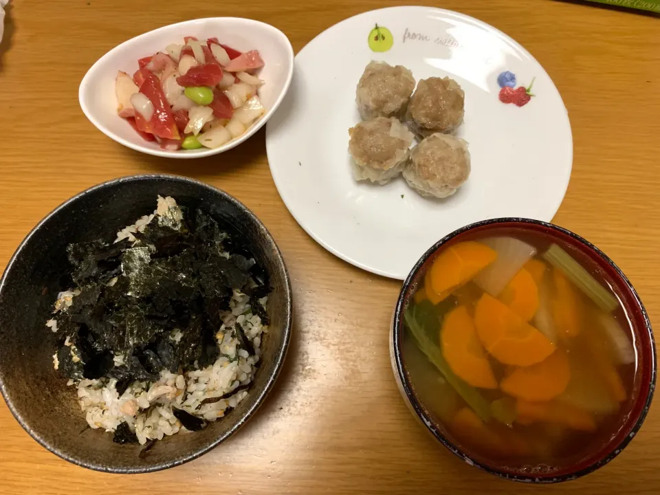 Snapdishの料理写真:鯖缶梅しそご飯、しゅうまい、タコとトマトのバルサミコマリネ、すまし汁|たまきさん