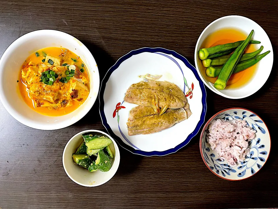 アジの香草焼き、卵と豆腐の甘辛煮、オクラの煮浸し、きゅうりのニンニク味噌和え|aaaさん