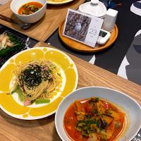 小松菜とベーコンパスタ、トマトスープ