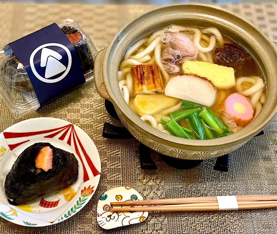 鍋焼きうどんとおにぎり|にゃあ（芸名）さん