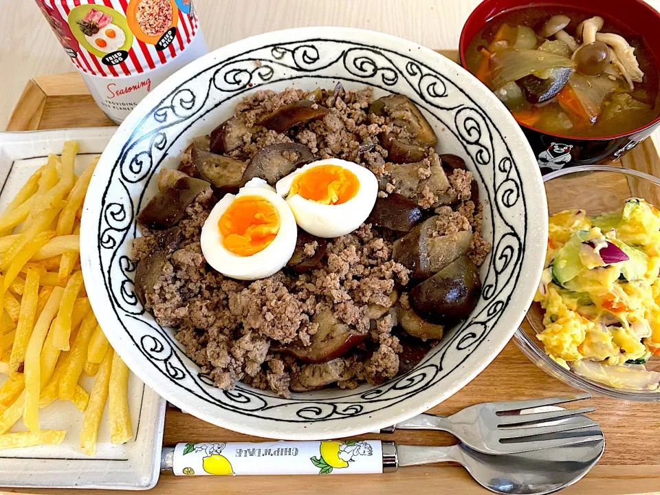 茄子とひき肉の甘辛丼|こずりんさん