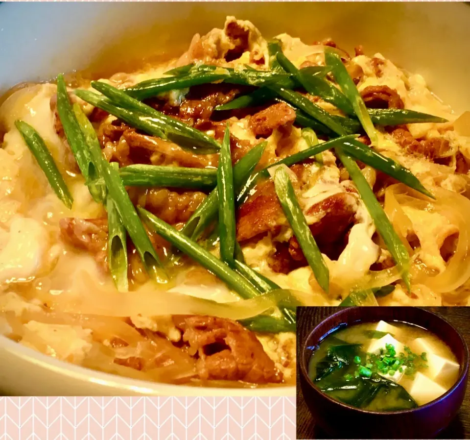 Snapdishの料理写真:久しぶりに                                         「他人丼・豆腐ワカメ味噌汁」|mottomoさん