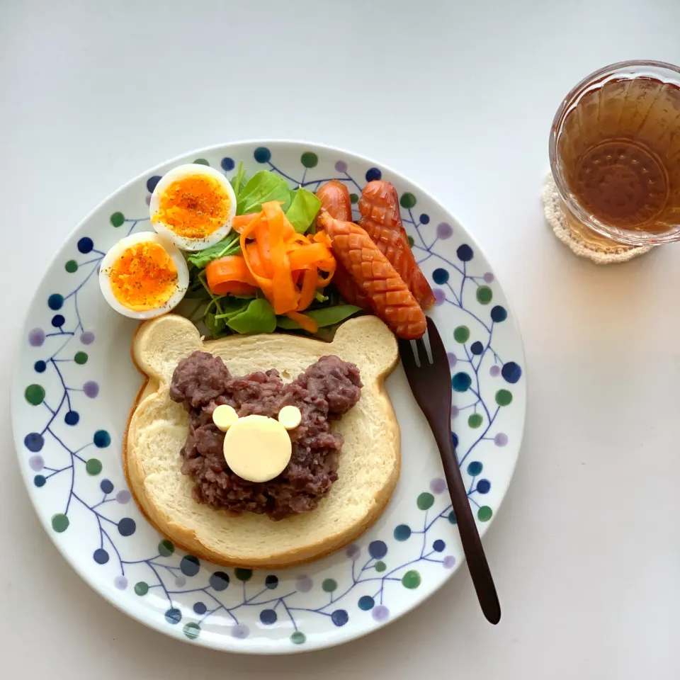 クマ型食パンで朝ごパン♡|わことひろさん