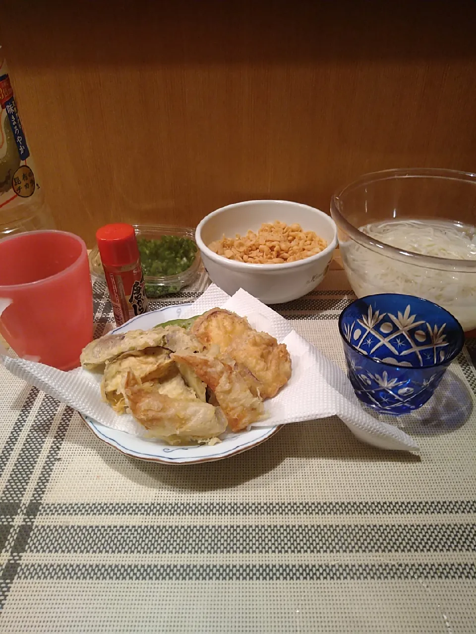 そうめんと揚げ物|柴犬ももさん