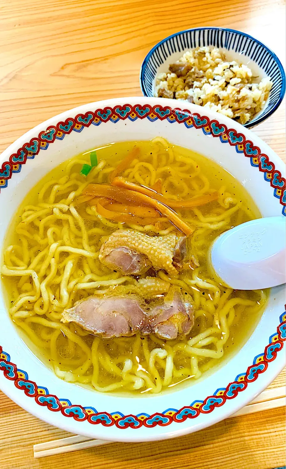 ラーメン嘉一。鶏塩中華と鶏飯。|ちはるさん