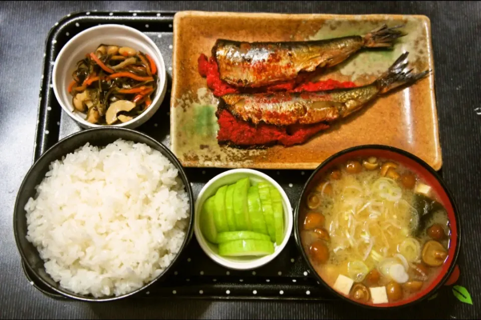 今日の朝ご飯(新潟県産こしいぶき、いわし明太、切り昆布煮、なめこ汁、白瓜の漬物)|Mars＠釜飯作り研究中さん