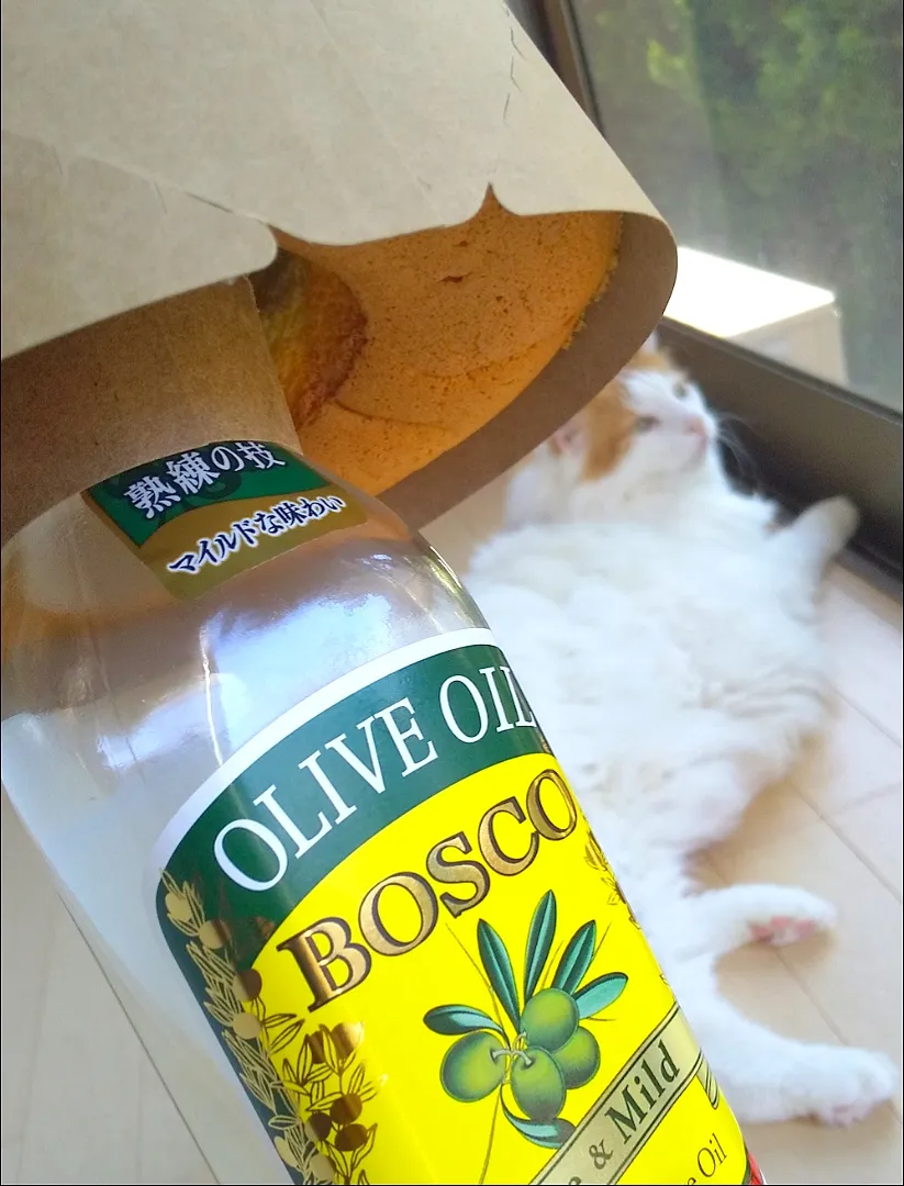 Snapdishの料理写真:暑いので引きこもり🐈️
ミニシフォンケーキ焼いて
いい香りの朝(’-’*)|さくらんぼさん