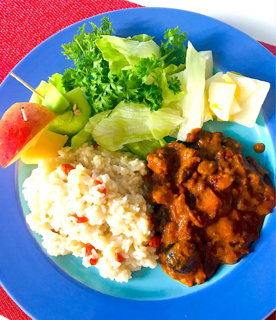 今日の胃袋泥棒笑笑🤗糀粥クコの実入りスパイスチキンカレー🍛今日もカレーは飲み物か❓笑笑|HAMI69さん