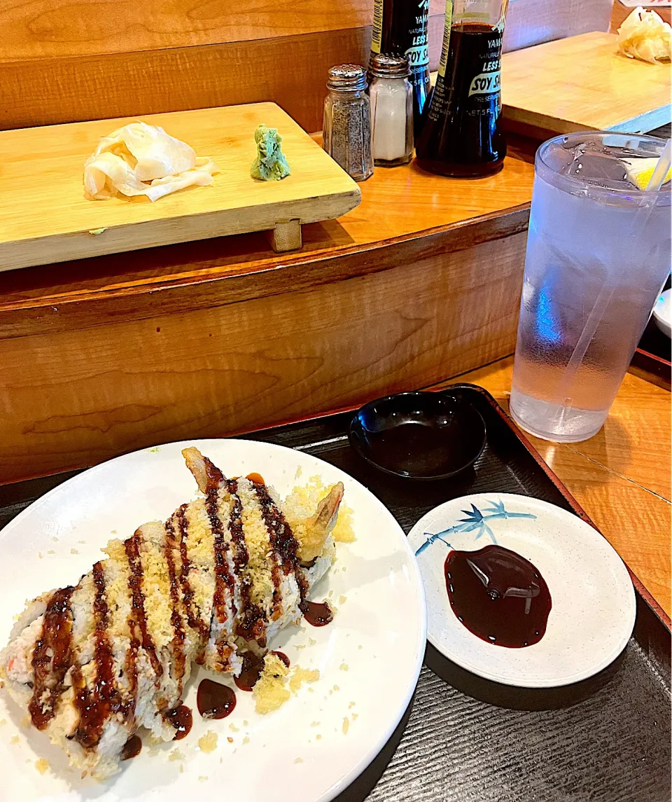 Snapdishの料理写真:Shrimp tempura crunchyroll|🌺IAnneさん